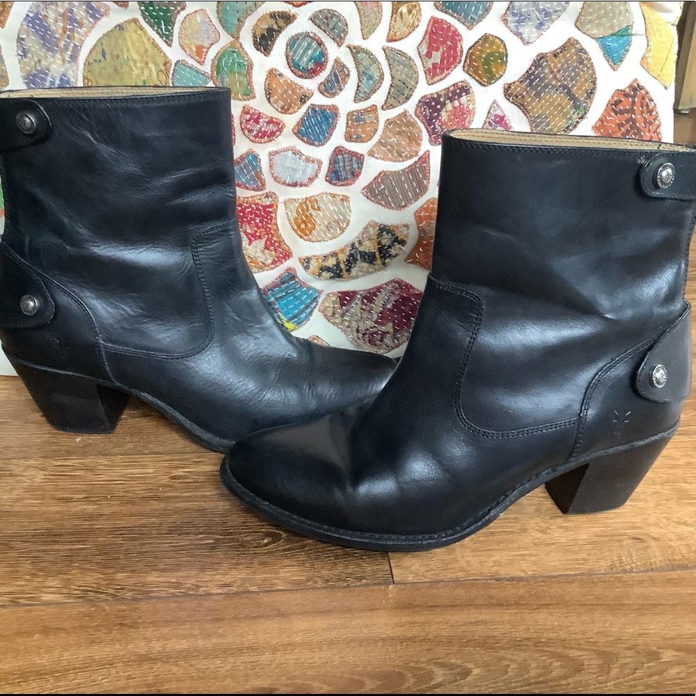 FRYE ANKLE BOOTS